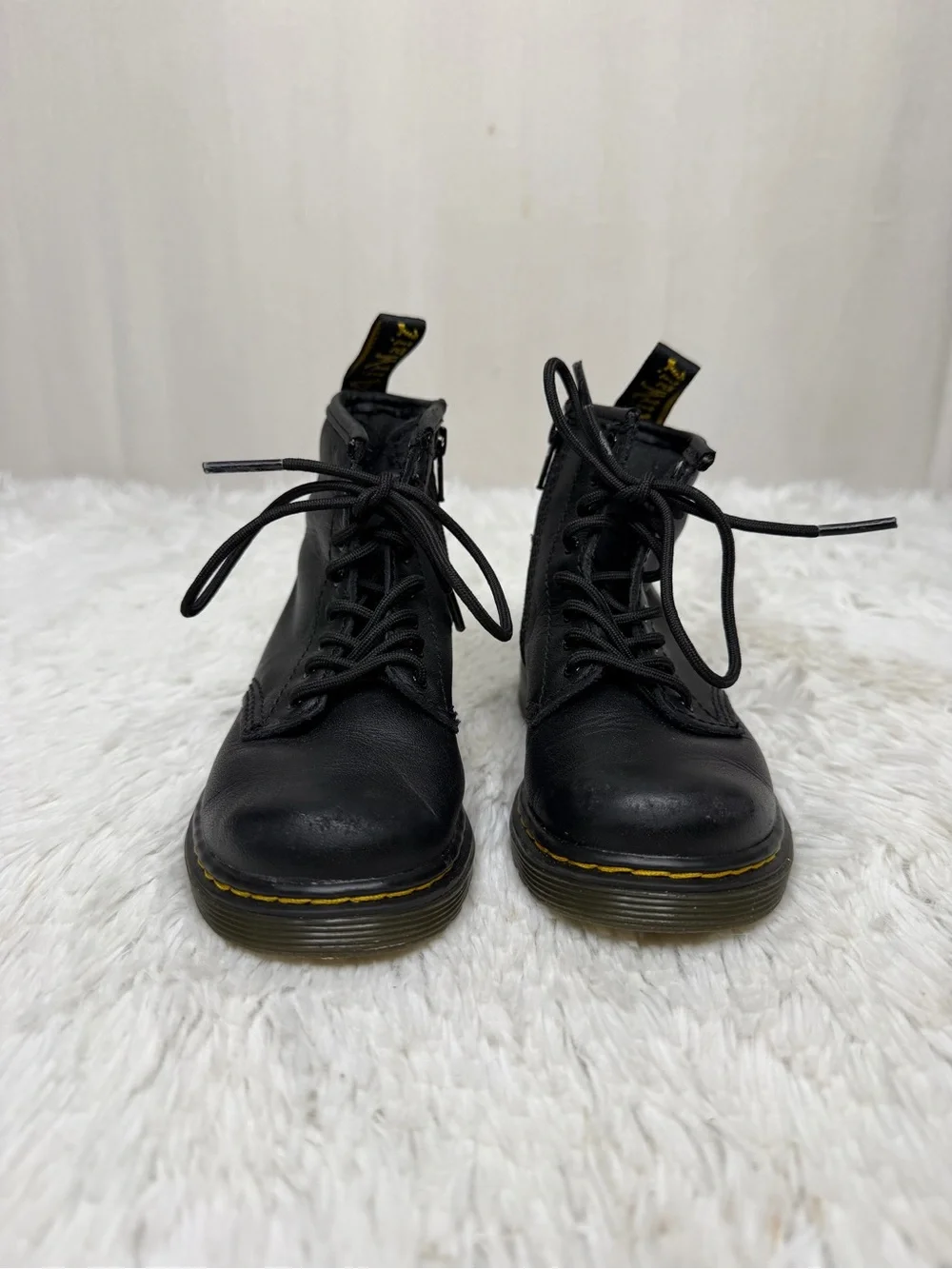 DR. MARTENS / 1460 black leather lace up combat boots / 8